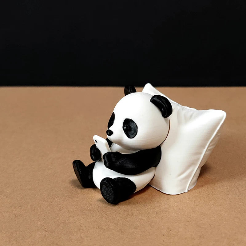 Sovande pandafigur med kudde