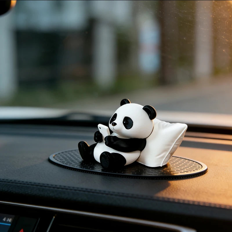 Sovande panda som bil- och skrivbordsdekoration
