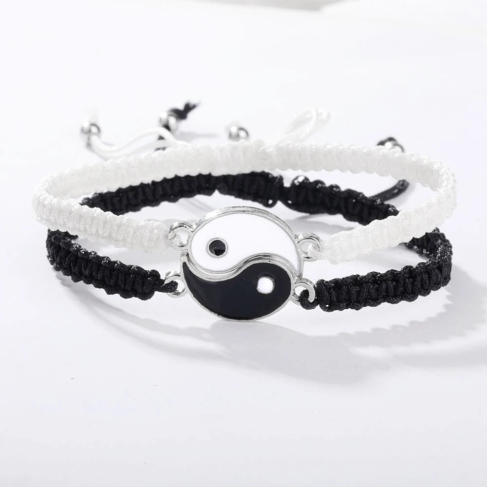 Yin Yang vänskapsarmband – 2-pack i svart och vitt