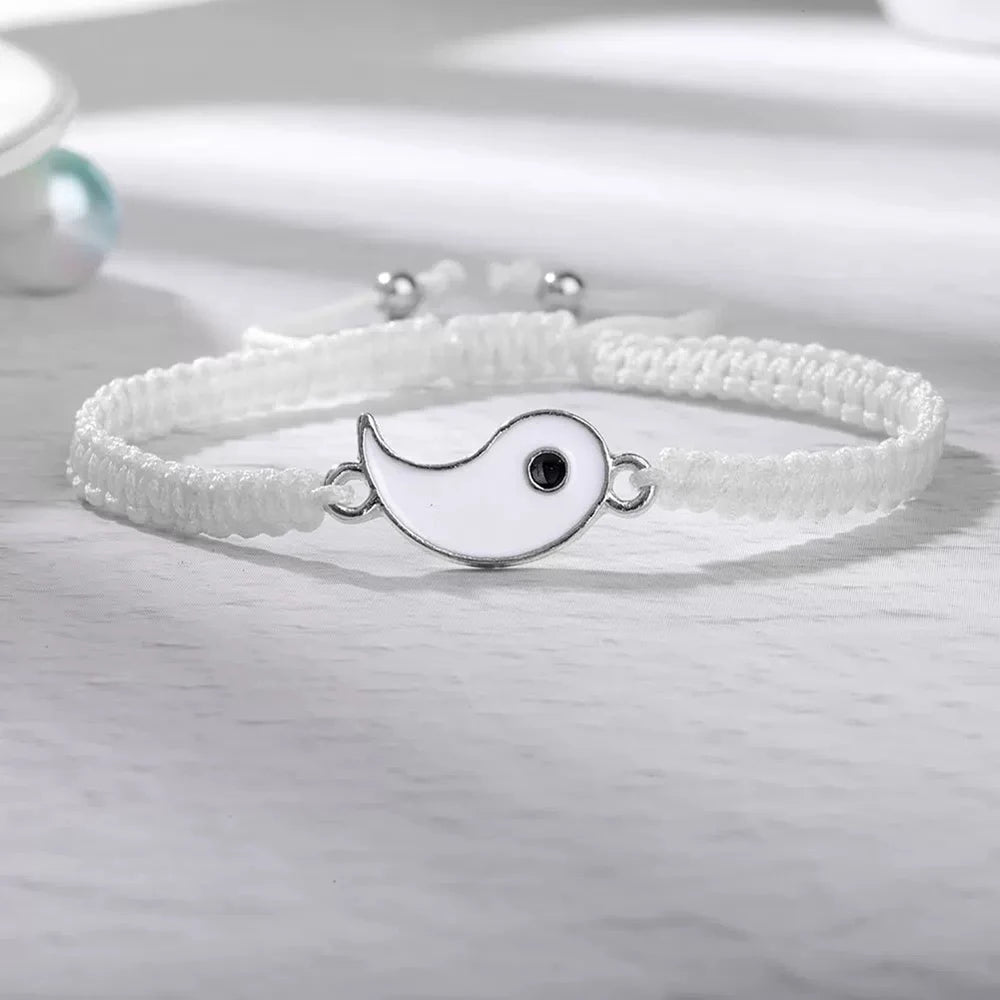 Yin Yang vänskapsarmband – 2-pack i svart och vitt