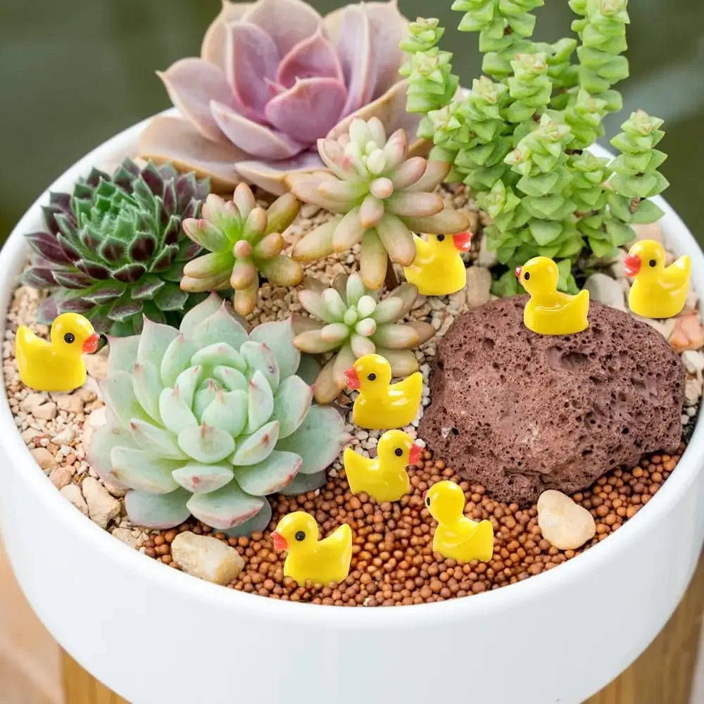 Miniankor som dekoration i blomkruka