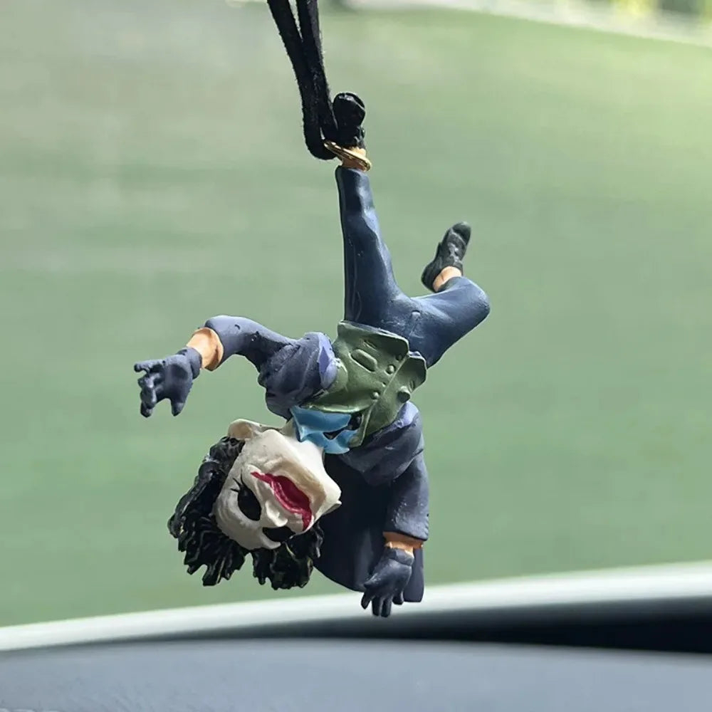 Bilhänge till backspegeln – figur i resin